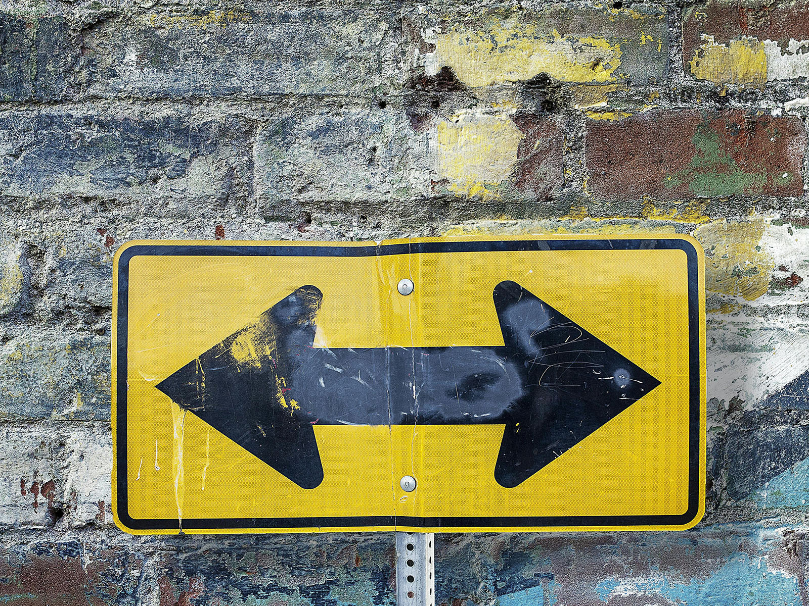 Warren UC - Private International College Consulting - Signs You Need to Work With a Private College Counselor blog post - Yellow street sign with black arrows - Pexels Pixabay