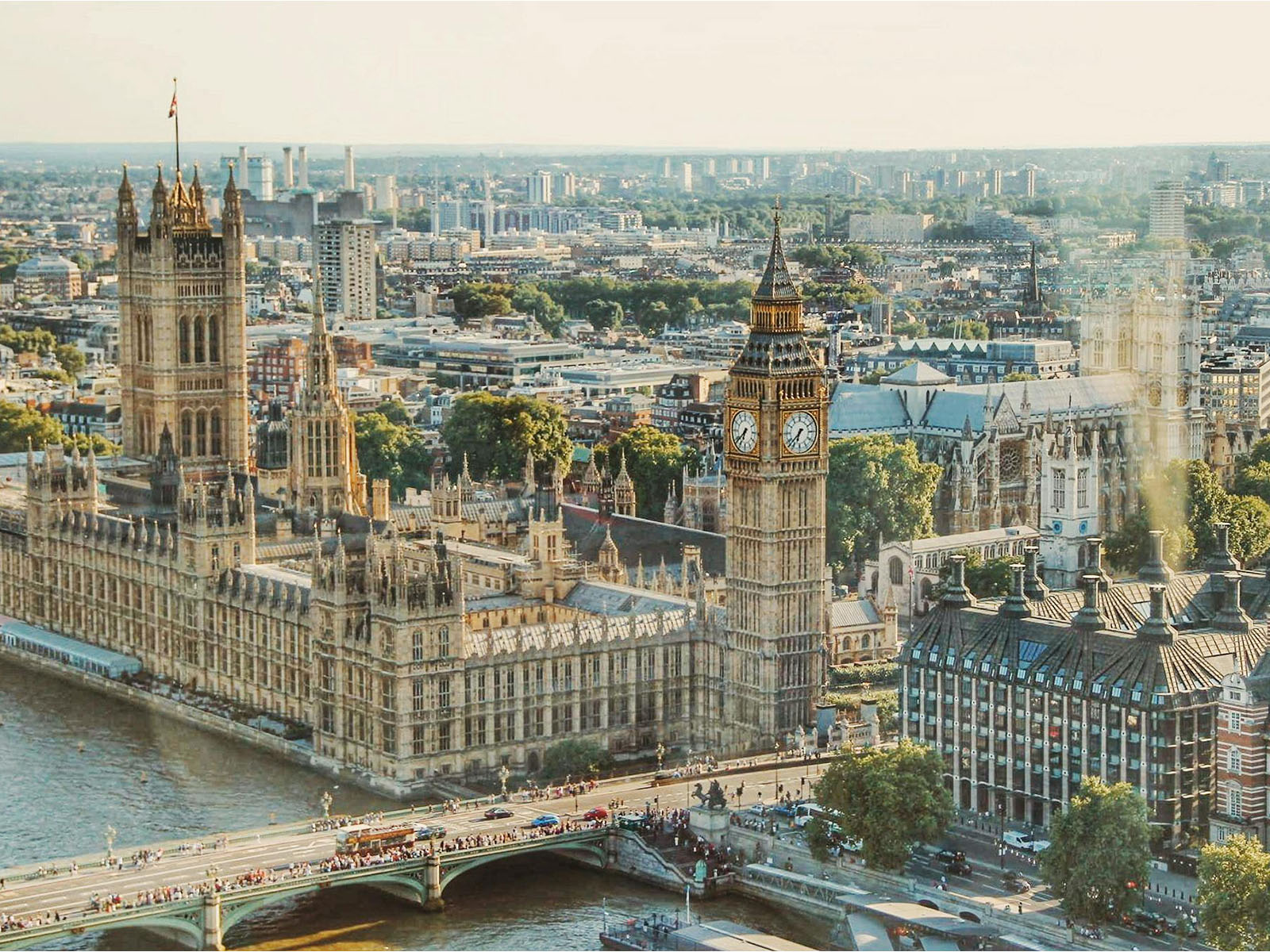 Warren UC - Private International College Consulting - Record Number of U.S. Students Apply for U.K. Undergraduate Degrees post - London city view - Pexels Dominika Gregušová