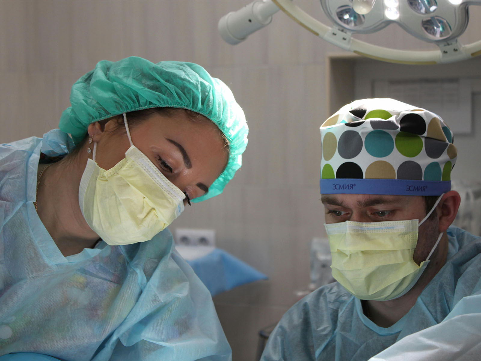 Warren UC - Private International College Consulting - Thinking of Studying Nursing in the UK? Here’s What You Need to Know blog - Nurses in surgery - Pexels Павел Сорокин