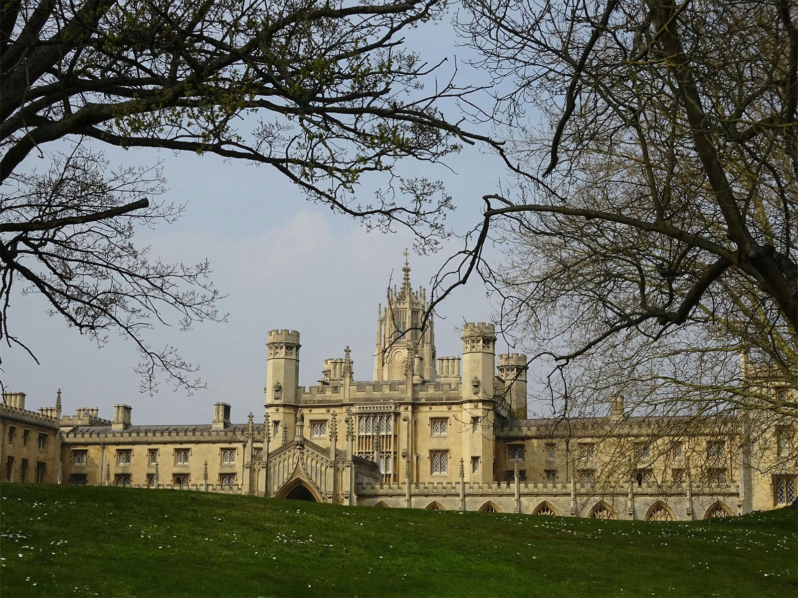 WarrenUC - Private International College Consulting - 80% of UK universities miss recruitment forecasts - University buildings Cambridge - Pexels Michelle Chadwick
