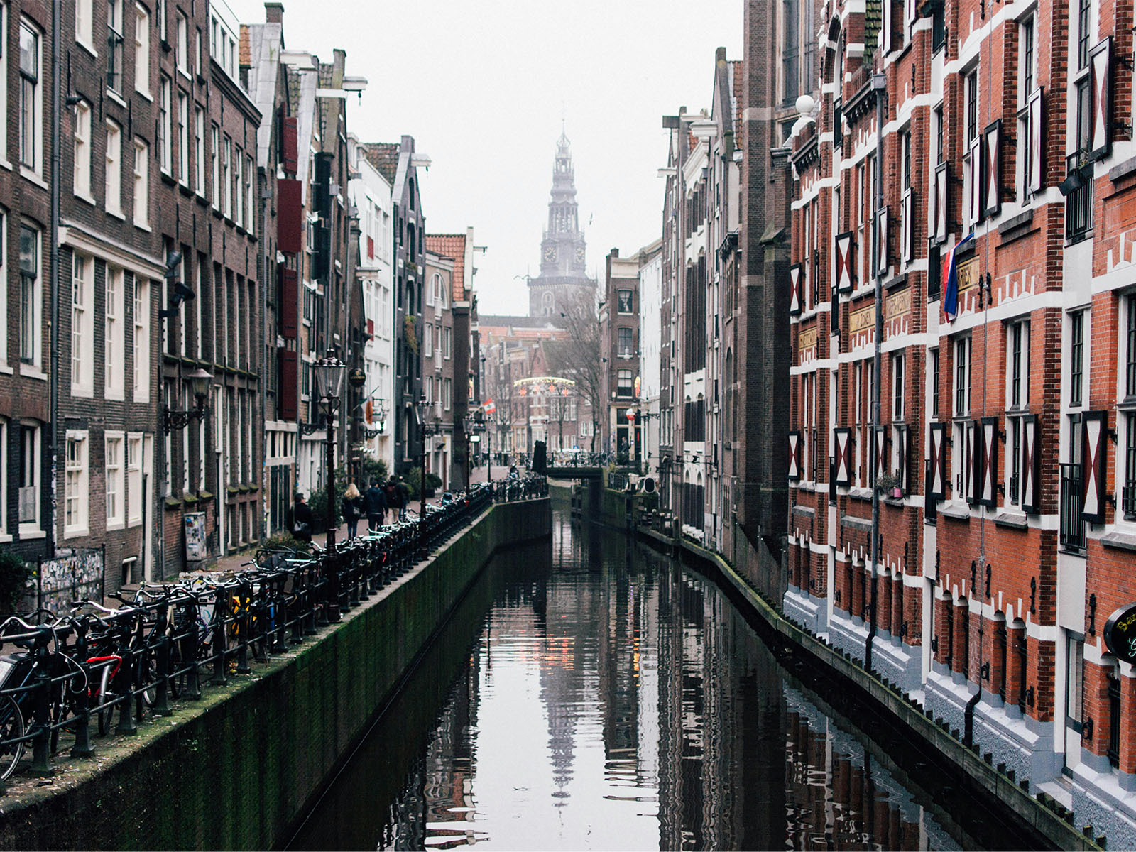 WarrenUC - Private International College Consulting - Dutch universities plan to cut foreign student total by 2,000 - Dutch canal buildings - Pexels Shane Aldendorff