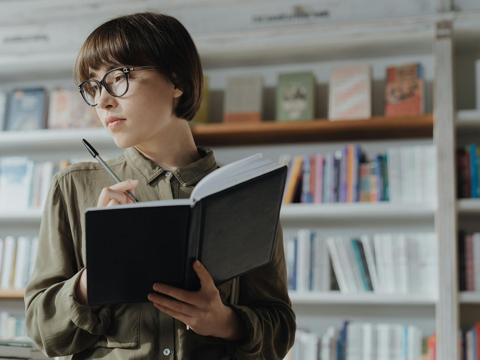Warren UC - Private International College Consulting - Is Business the Right Major for You? blog - Woman in green shirt reading book - Pexels Cottonbro Studio